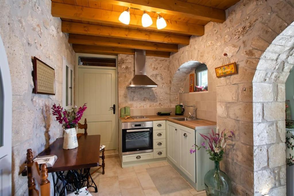 Kariá La Casa Di Bella A Tradional Stone House With Barbecueヴィラ エクステリア 写真