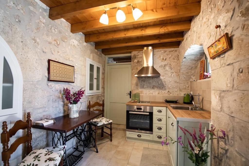 Kariá La Casa Di Bella A Tradional Stone House With Barbecueヴィラ エクステリア 写真