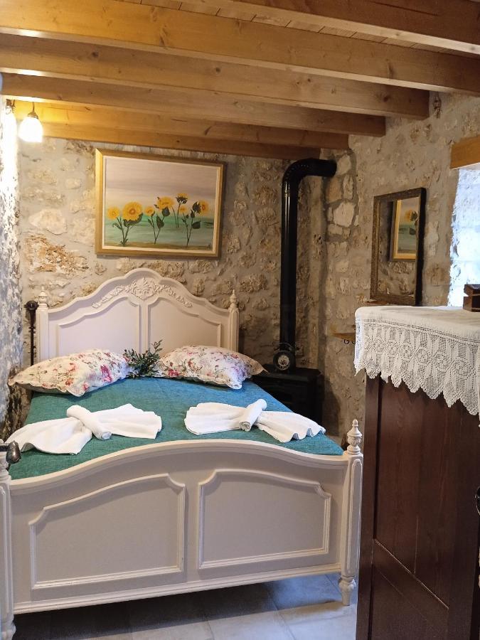 Kariá La Casa Di Bella A Tradional Stone House With Barbecueヴィラ エクステリア 写真